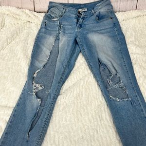 Distressed refuge boyfriend jeans